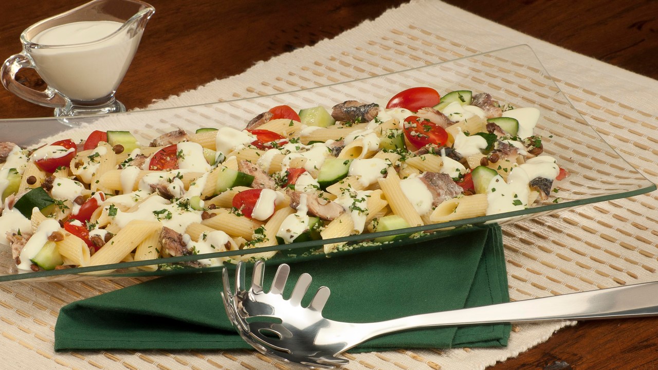 Aprenda a receita de molho de iogurte para acompanhar a salada
