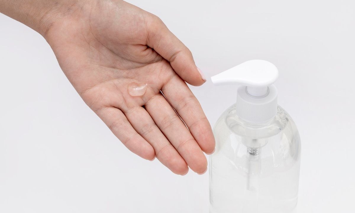 álcool em gel substitui a lavagem das mãos