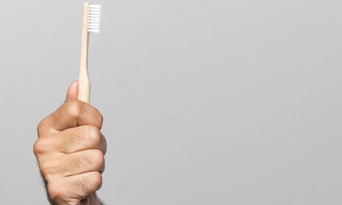 Pode dividir escova de dente com outra pessoa