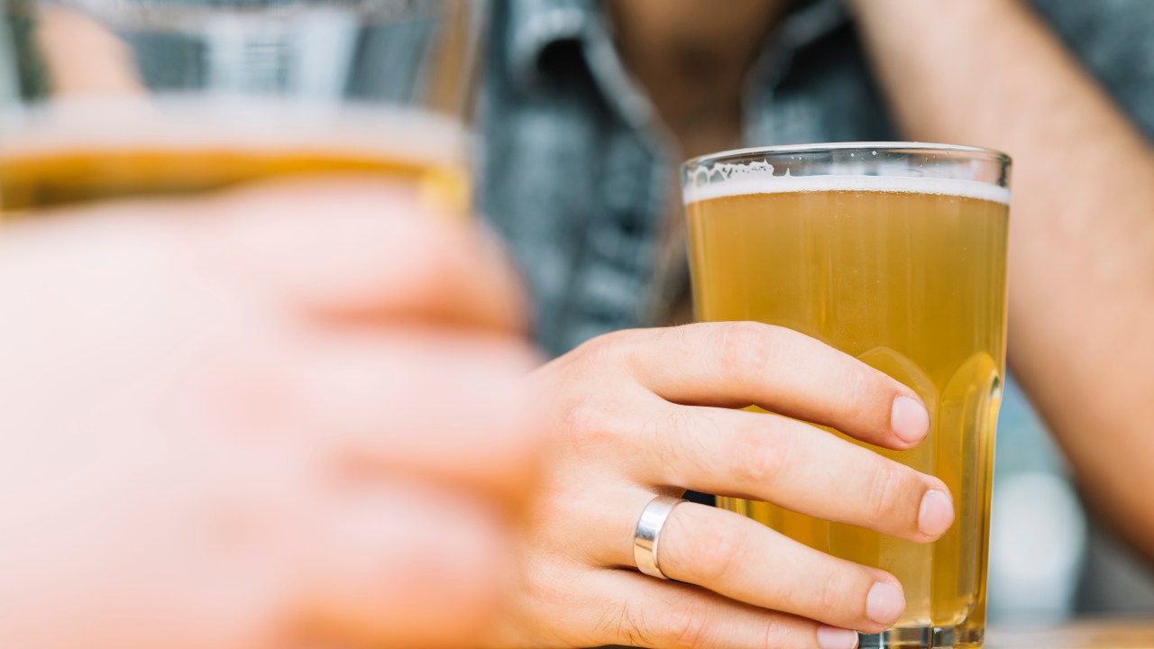 Confira dúvidas comuns sobre a cerveja, esclarecidas por uma nutricionista