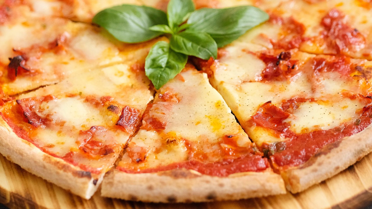 Aprenda a fazer pizza na air fryer