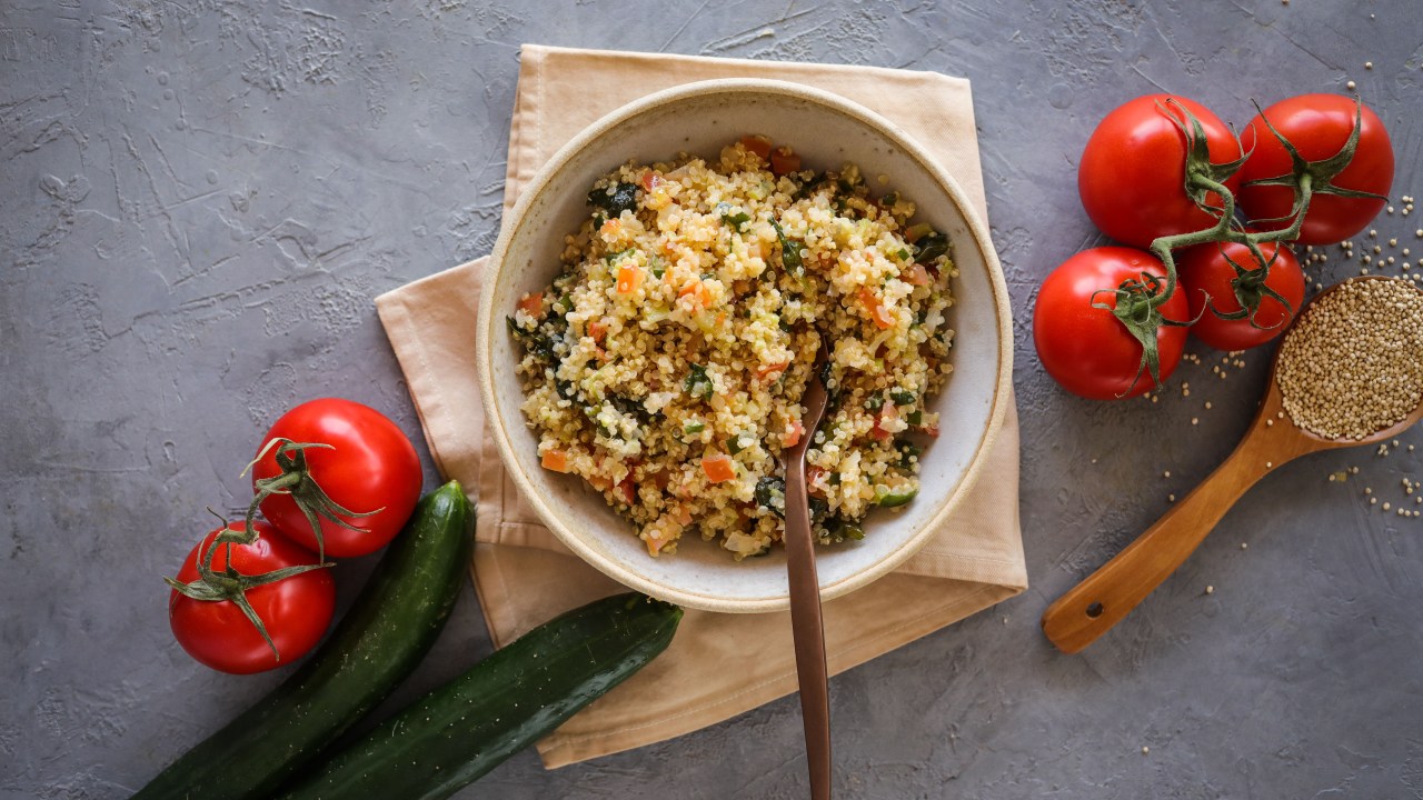 Aprenda a receita de tabule de quinoa