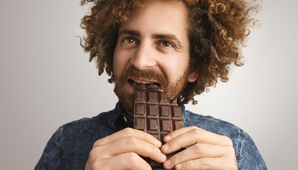 Descubra como o chocolate amargo combate a gripe