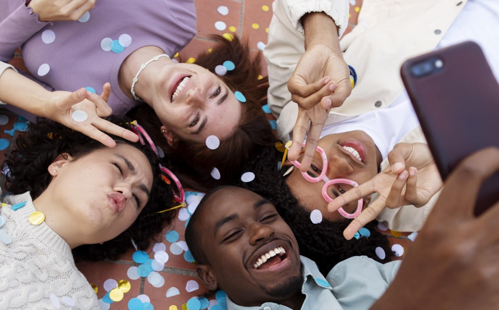 Geração Z prioriza bem-estar e reduz consumo de álcool