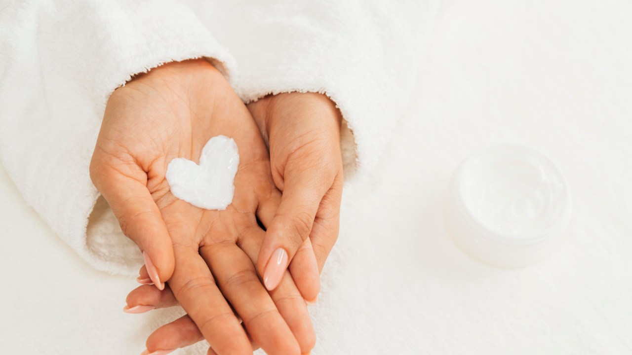 Confira 5 cremes para mãos para deixar na bolsa