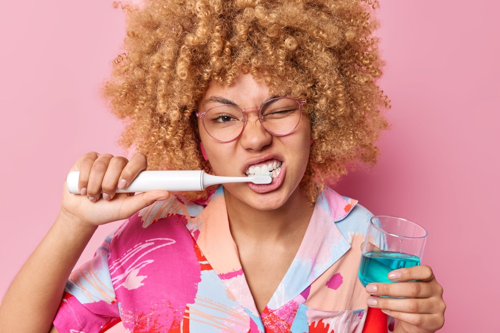 Escova de dentes elétrica: é realmente eficaz para a limpeza bucal?