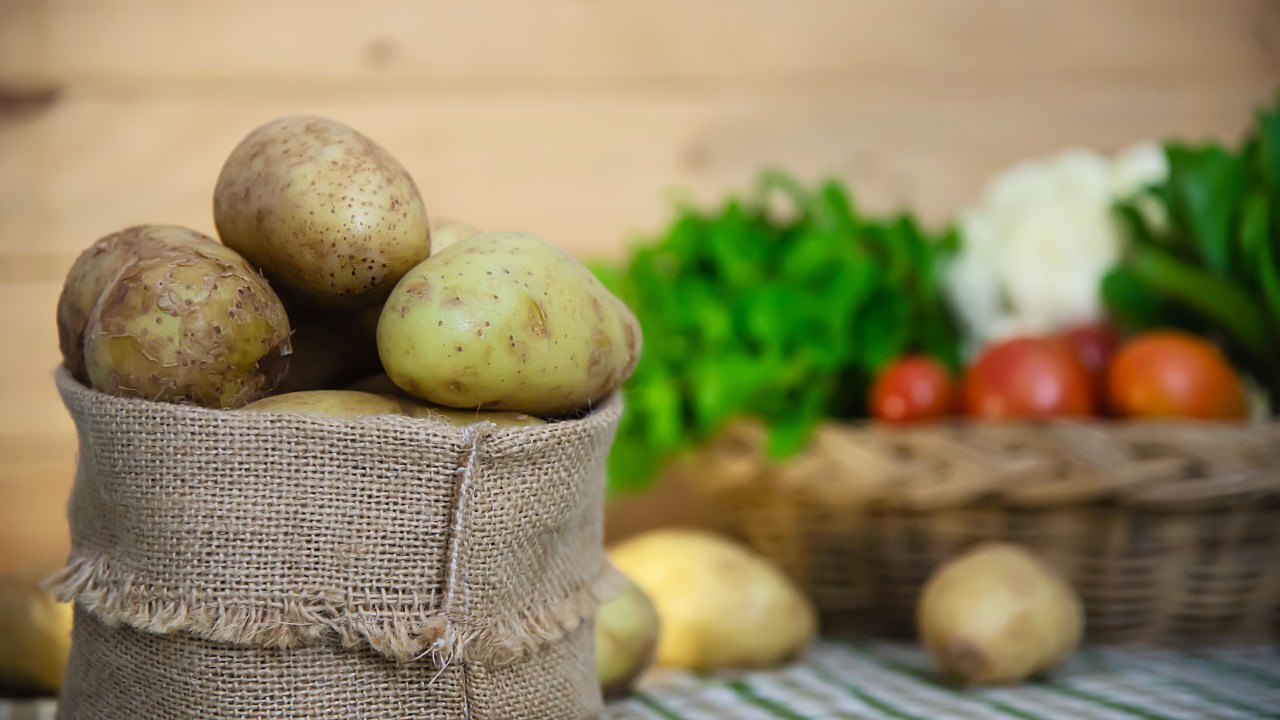 batatas em um saco