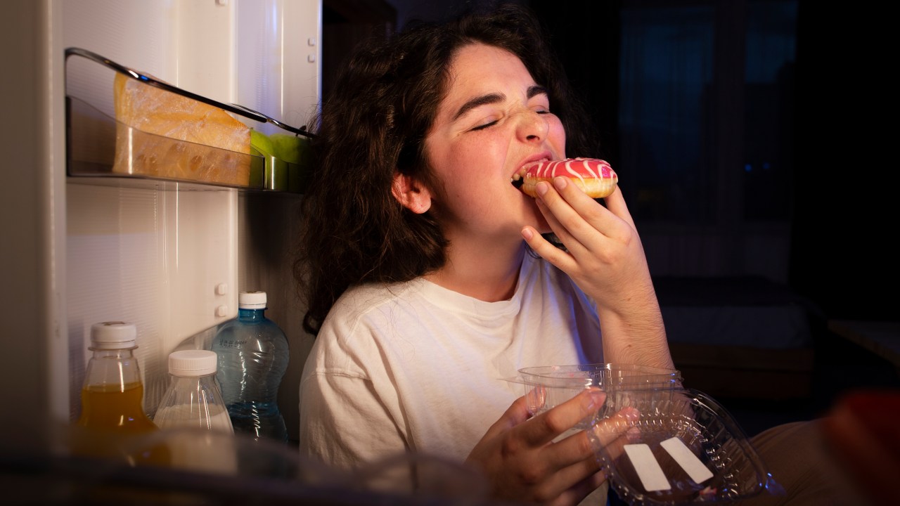 Veja como evitar os gatilhos mais comuns da compulsão alimentar