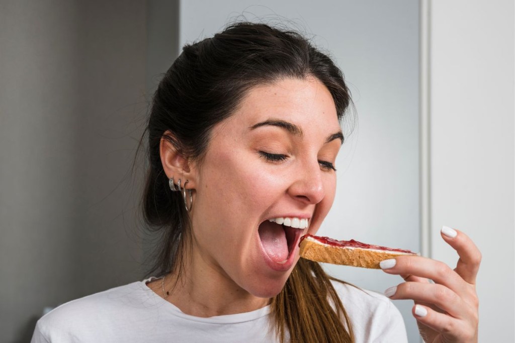 É normal ter mais fome na TPM?