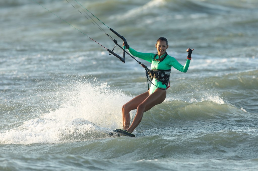 Larissa Chehuen3 Larissa Chehuen praticando kitesurf