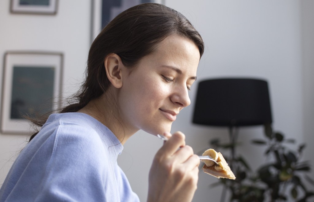 Mindful eating: 6 benefícios de comer com atenção plena para sua saúde