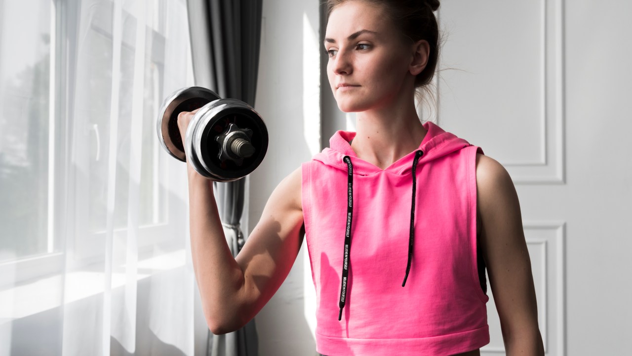 Veja 10 motivos para mulheres praticarem musculação