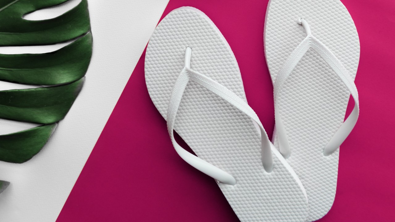 Confira opções de chinelo branco para o ano novo