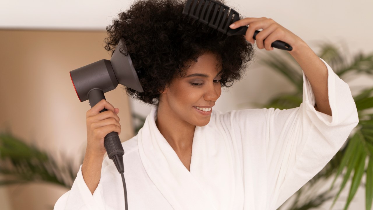 Confira opções de difusor que se encaixam em qualquer secador de cabelo