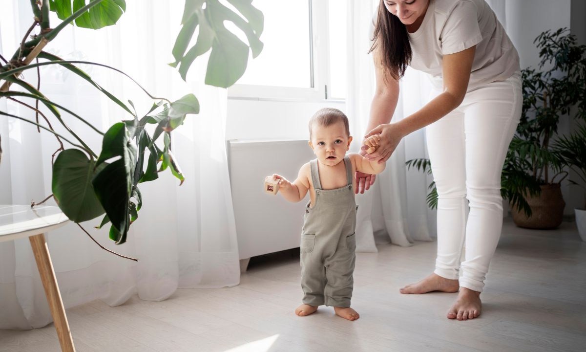 como estimular o bebê a andar de forma saudável