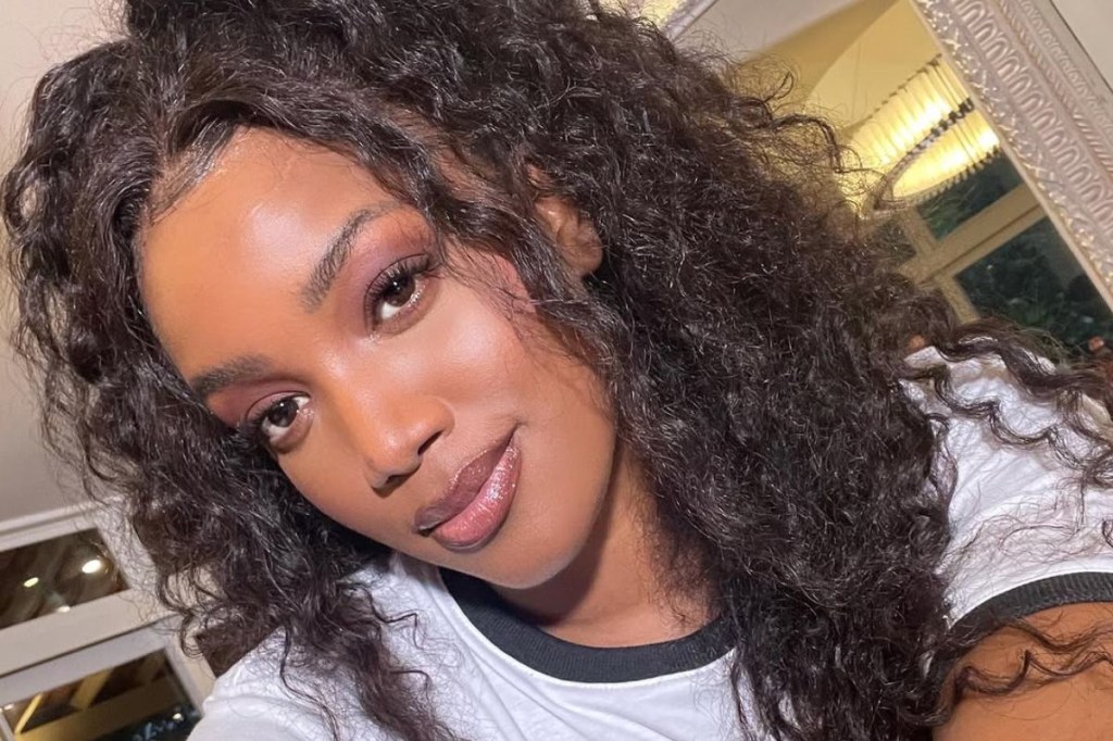 Iza mostra com orgulho o corpo três meses após parto: ‘Verificando se ainda sabe biscoitar’