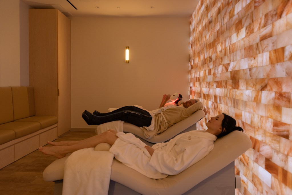 EXHALE STILLS new-51 Boa Forma Visita: Virgin Hotels New York