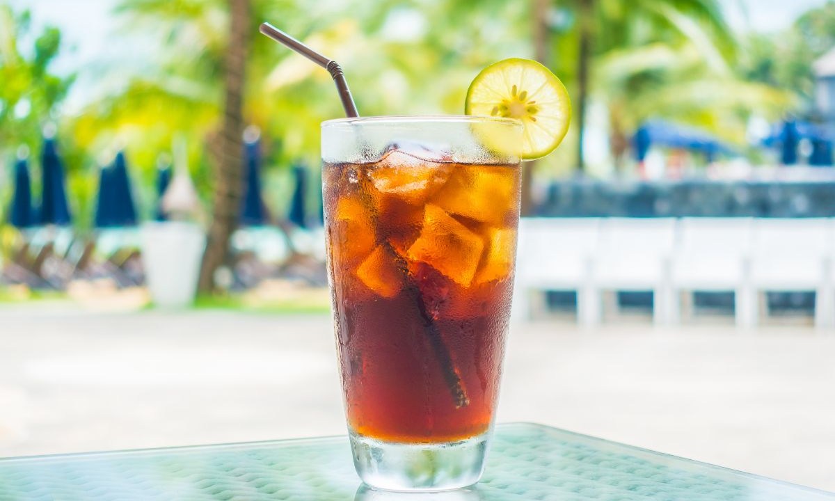 chá gelado refrescante para o verão