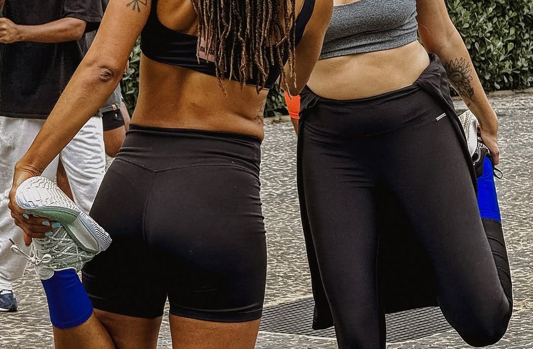 Confira por que as pessoas têm usado meias azuis para treinar