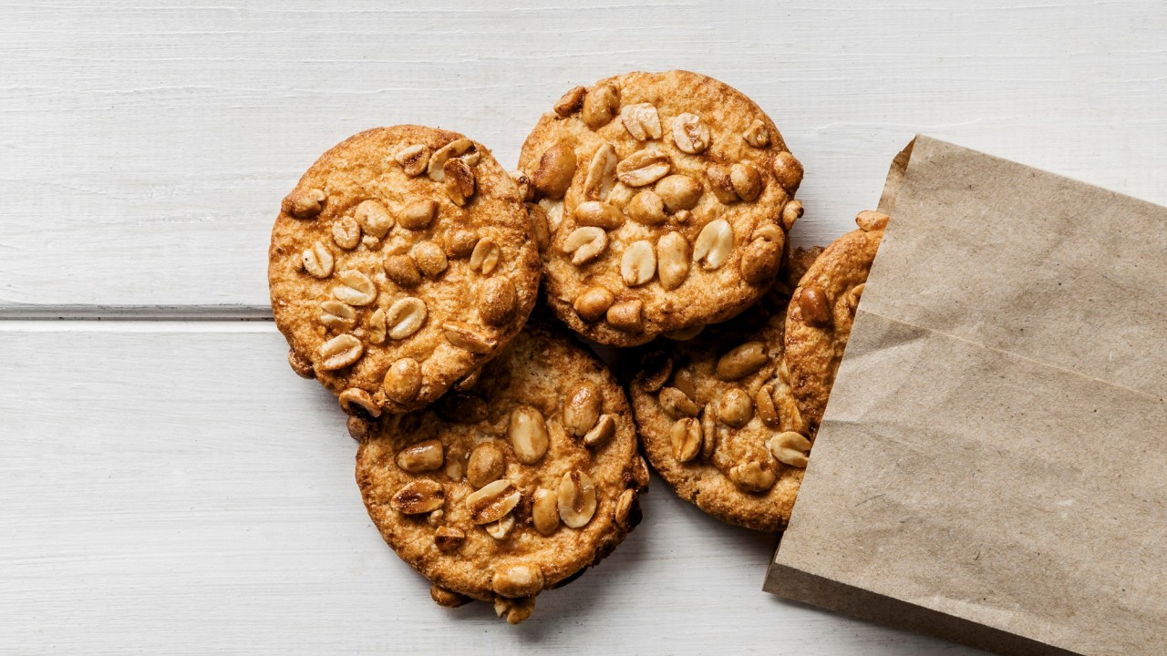 Aprenda a fazer cookies de granola na air fryer