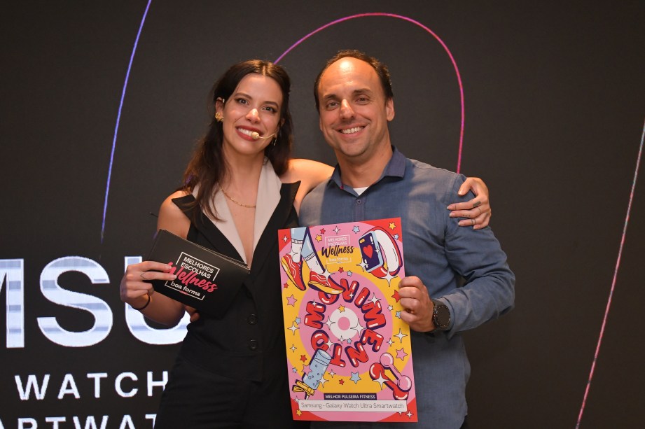 Larissa Serpa, editora-chefe de Boa Forma, e Renato Citrini, Gerente Sênior de Produto da Divisão de Dispositivos Móveis da Samsung Brasil |