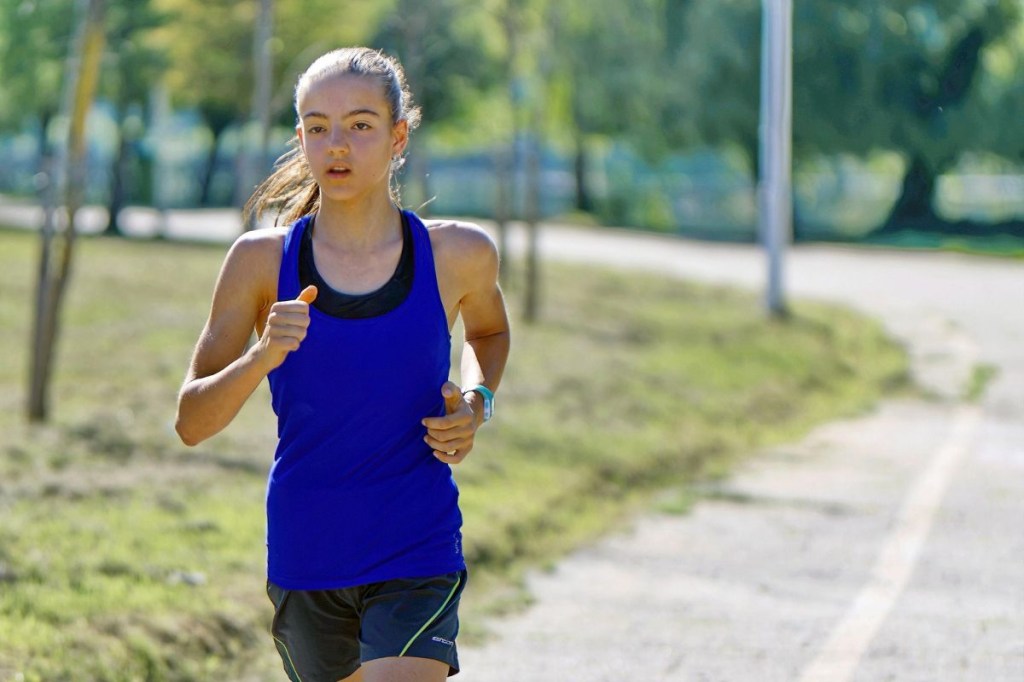 Como proteger a pele durante treinos ao ar livre?