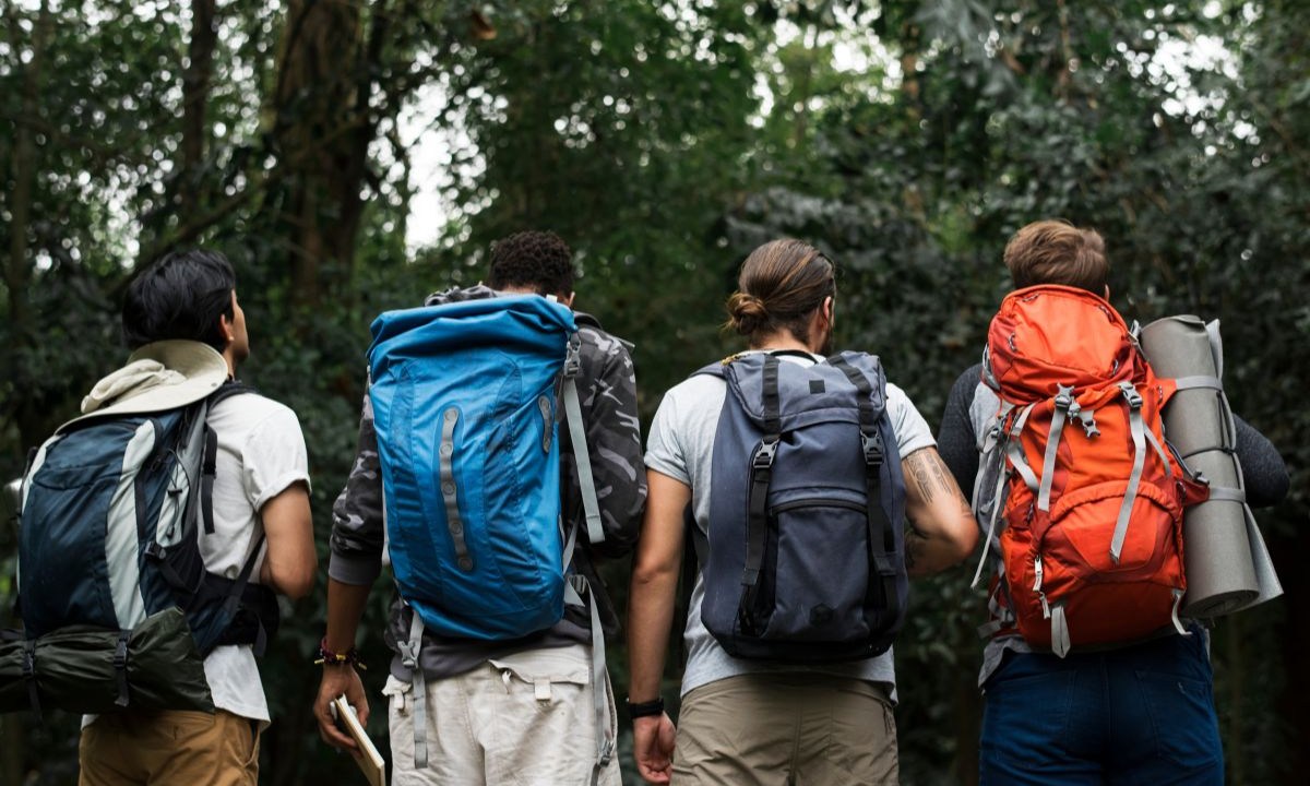 O que é a caminhada estilo 'Rucking'?